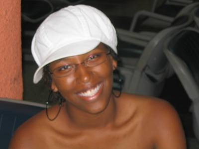                                                 Yéléna